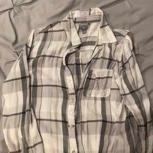 aerie flannel good quality light purple lines in it
